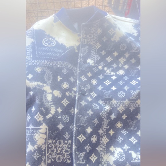 Im Selling a Louis Vuitton Varsity/Bomber Jacket. Looking for around $7.5